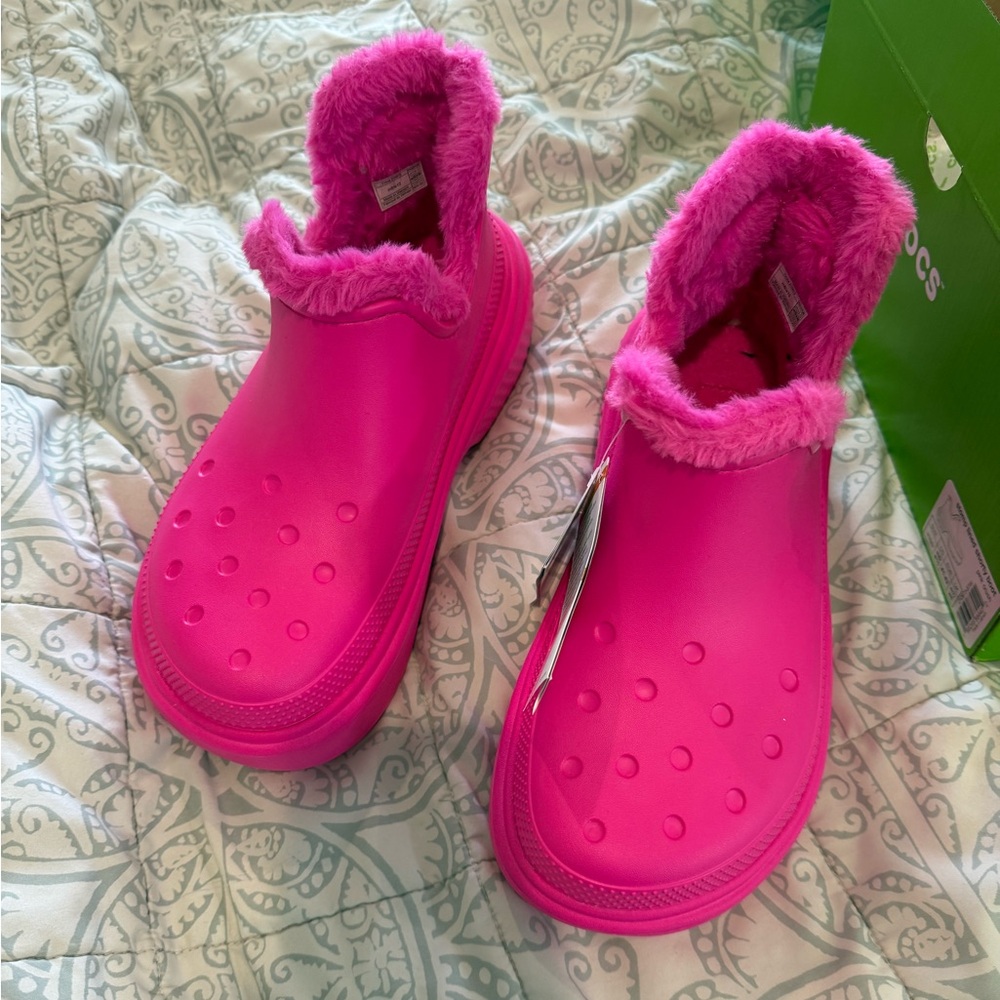 Crocs women’s pink crush shorty boot NWT